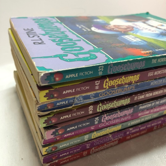Lot of 9 Vintage Goosebumps Soft cover Books 1990s R.L. Stine Scholastic - Picture 9 of 12